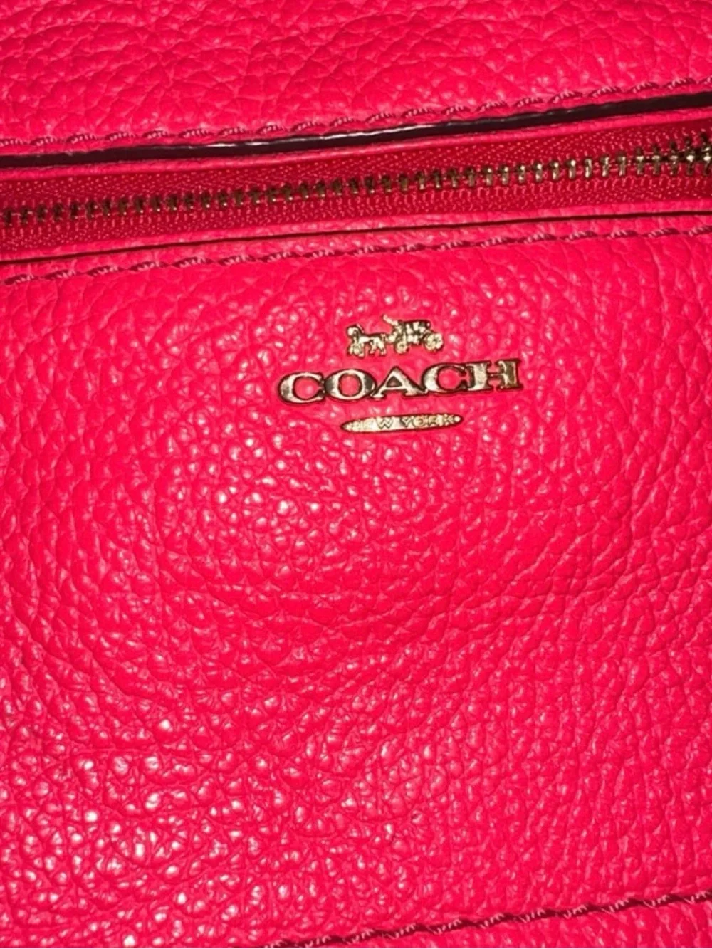 Coach compact pebble